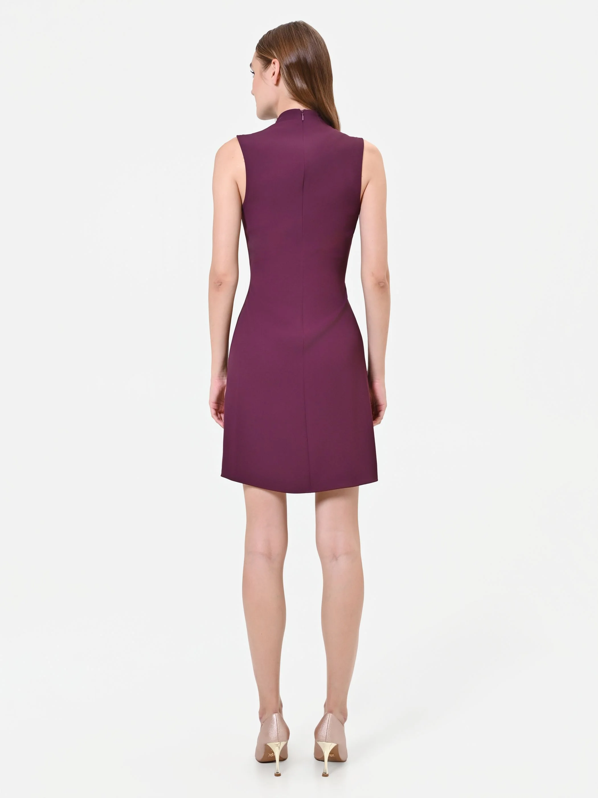 Abito Bordeaux con Bottone Design - Image 3