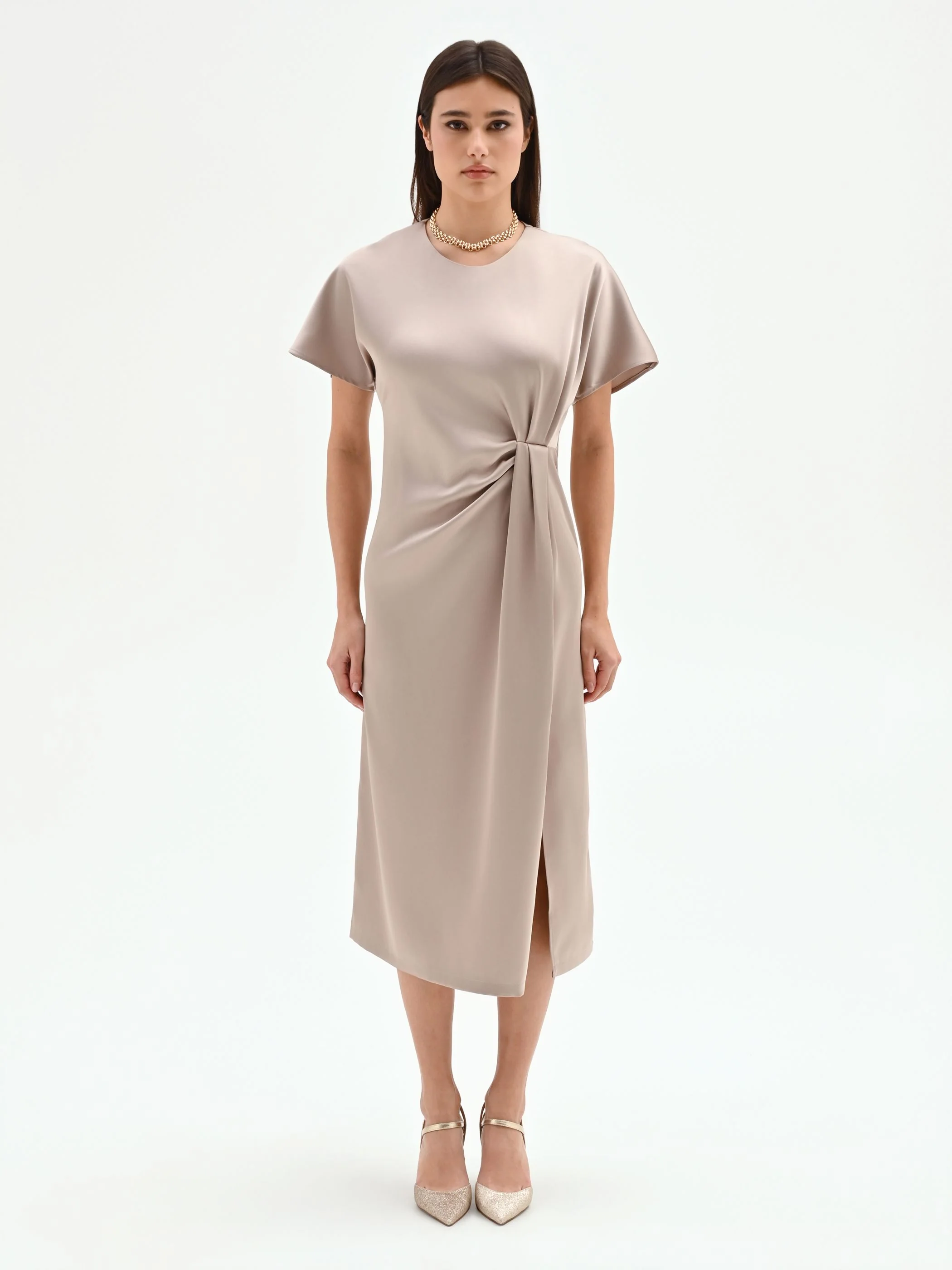 Abito in raso tortora beige con nodo laterale