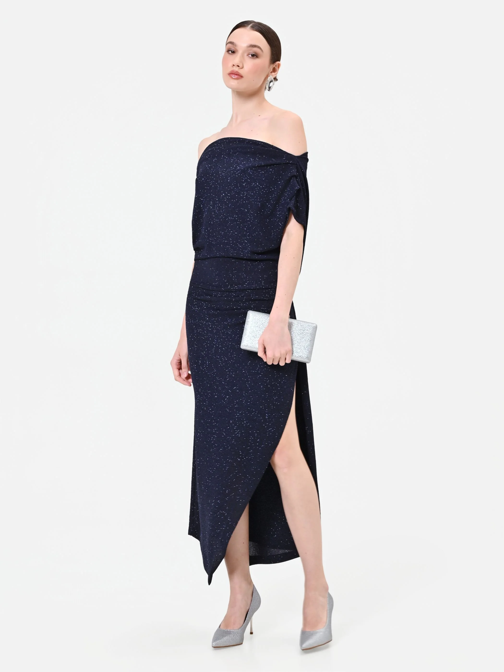 Abito lungo blu navy glitter con scollo drappeggiato - Image 5