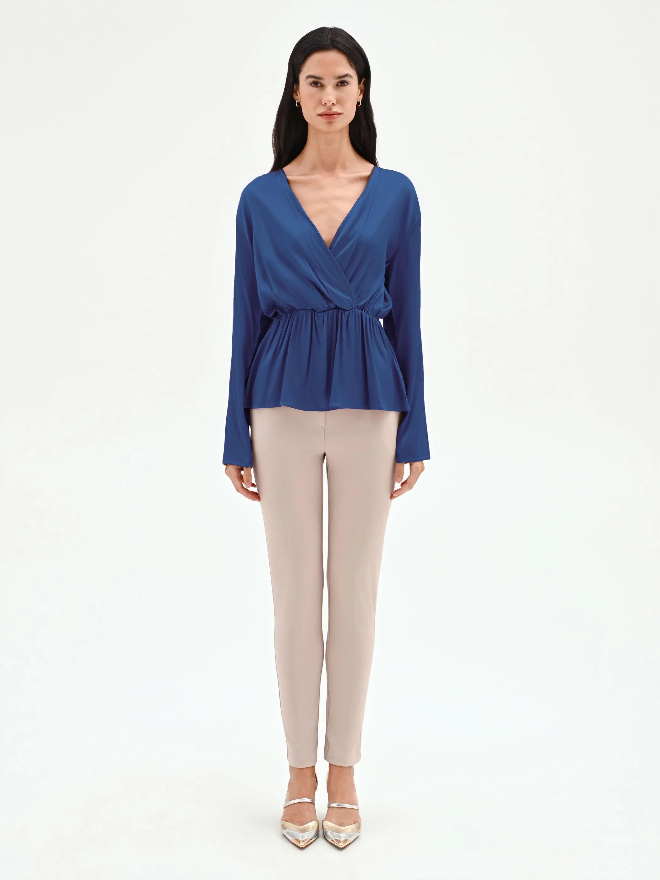 Blusa blu brillante con drappeggio