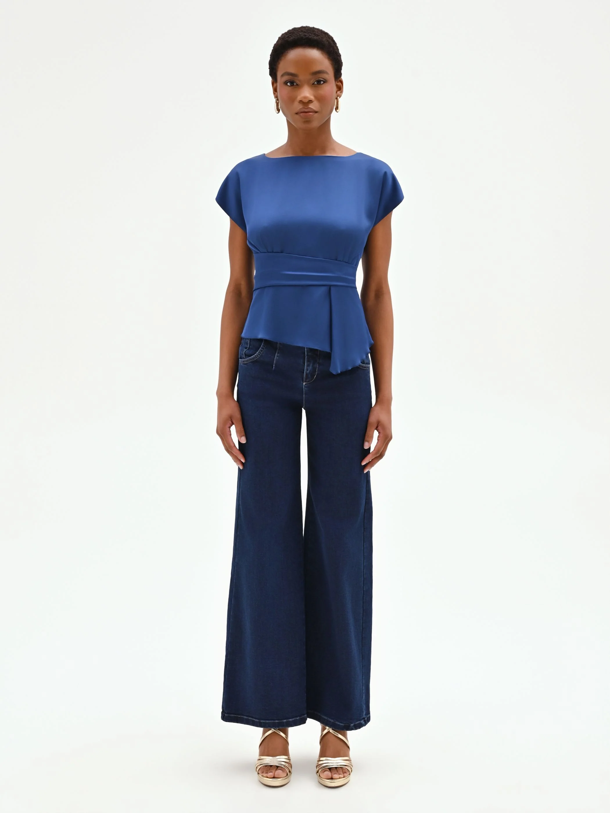 Blusa blu brillante con drappeggio in vita