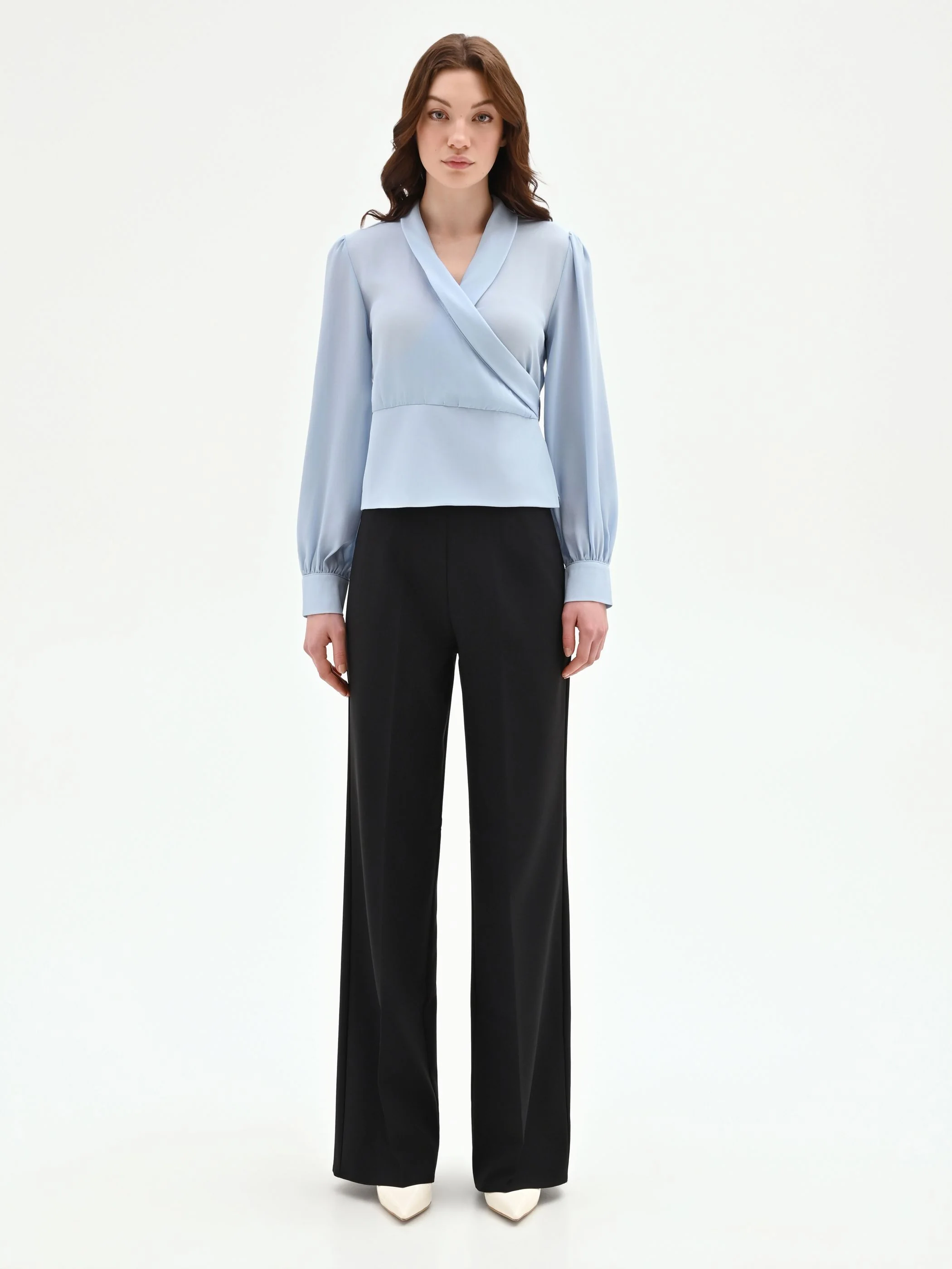 Blusa cielo azzurro con incrocio a portafoglio
