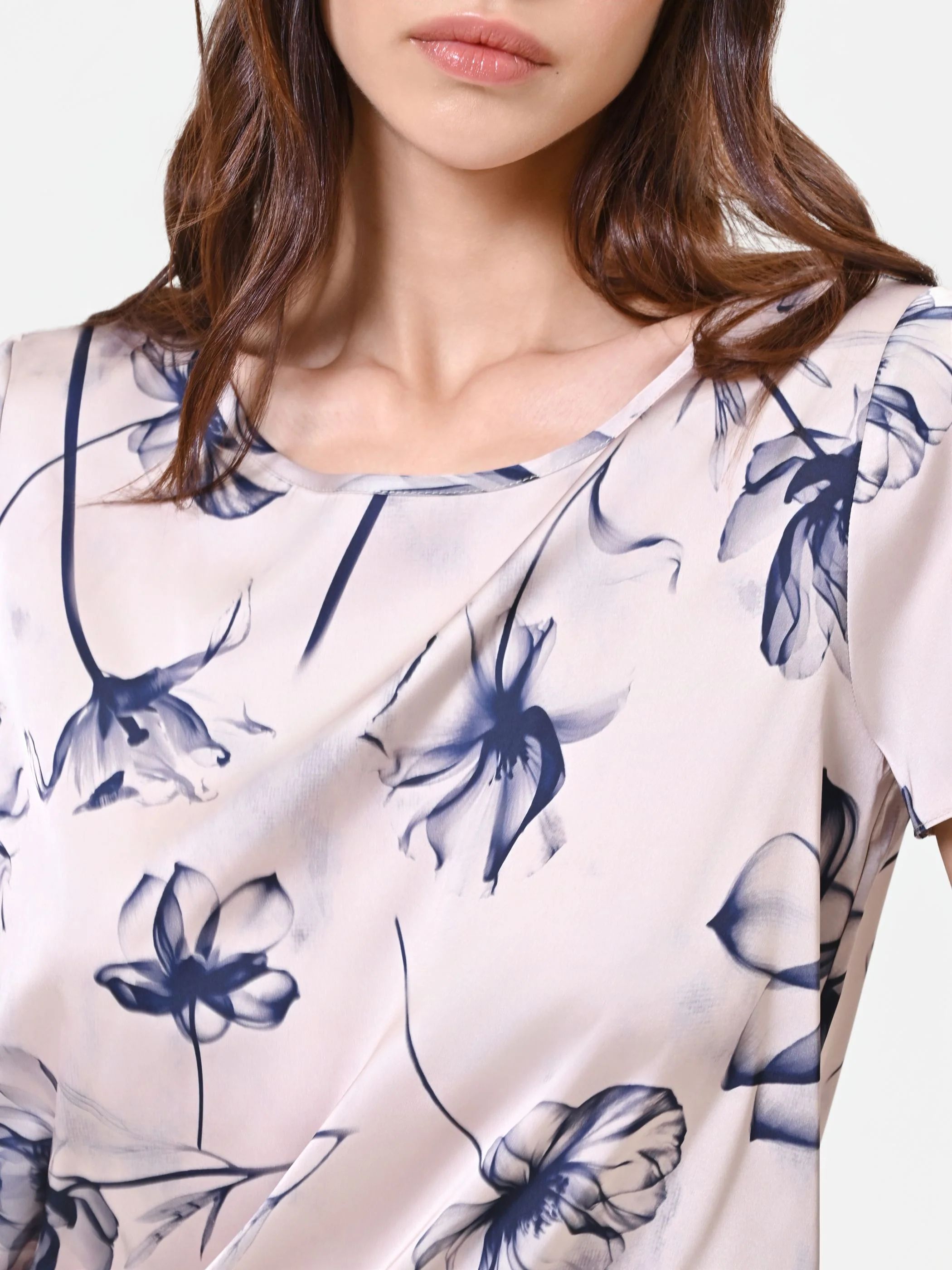 Blusa con stampa floreale blu navy - Image 4