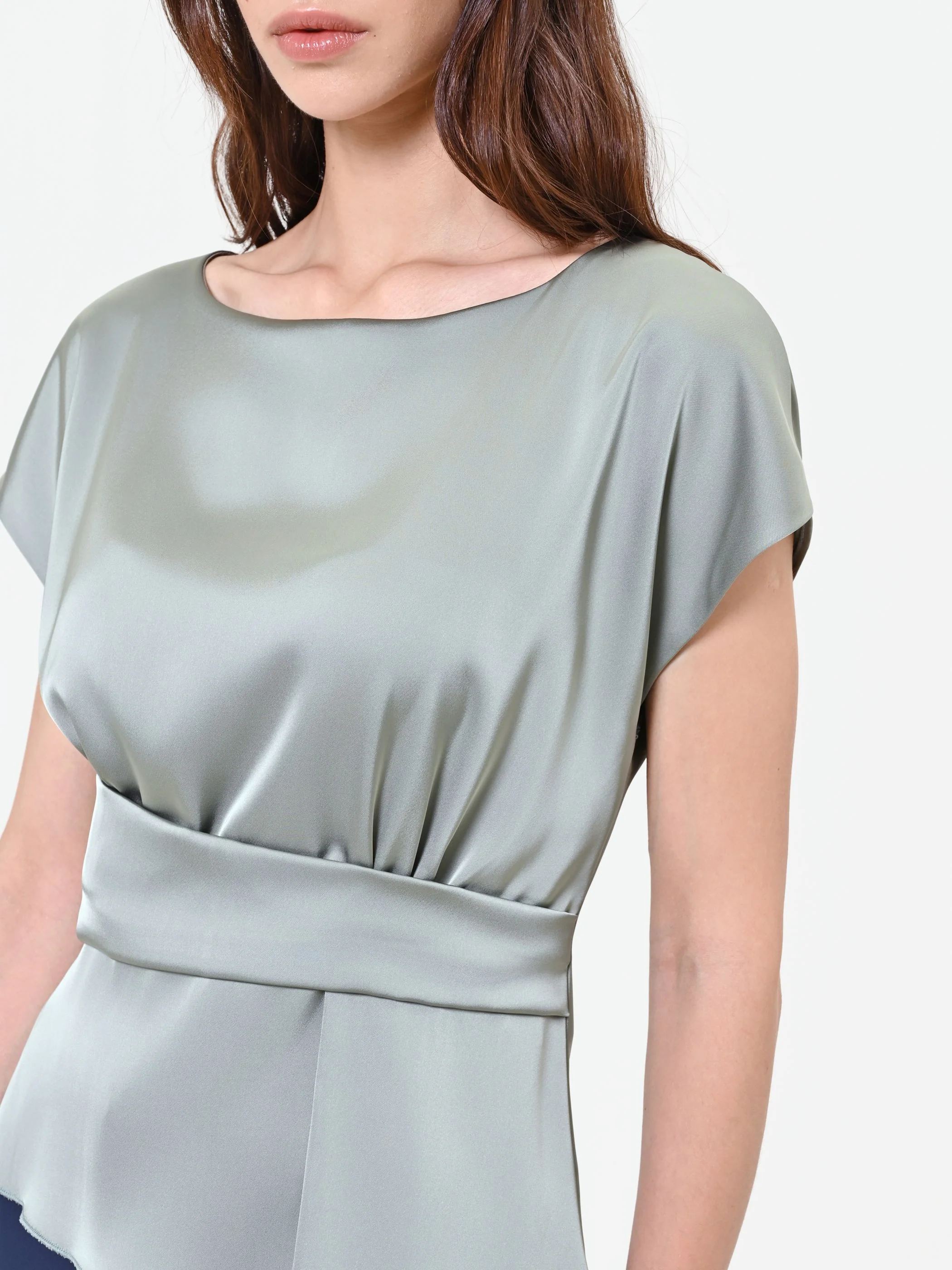 Blusa verde salvia effetto baschina - Image 3