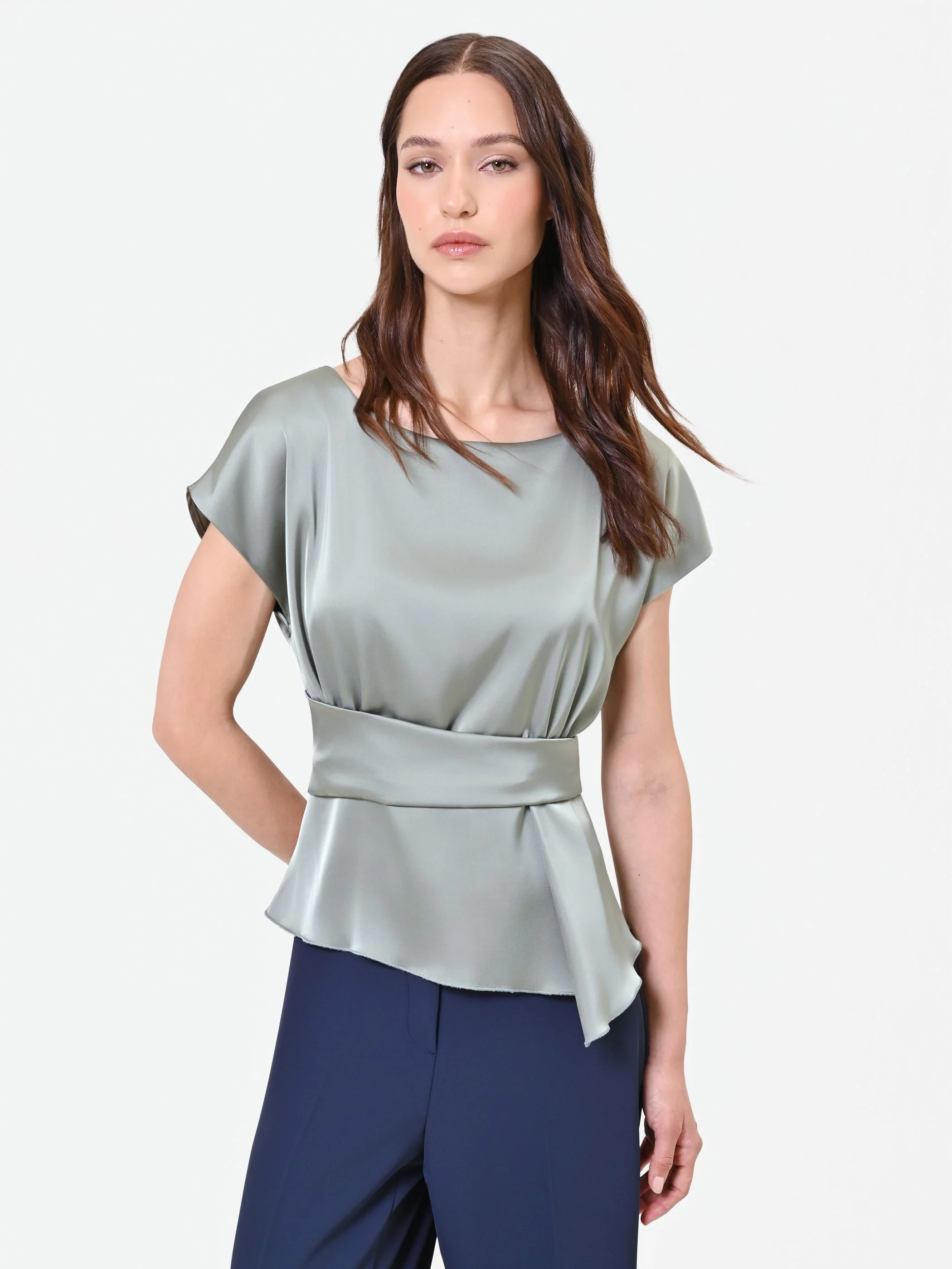 Blusa verde salvia effetto baschina - Image 4