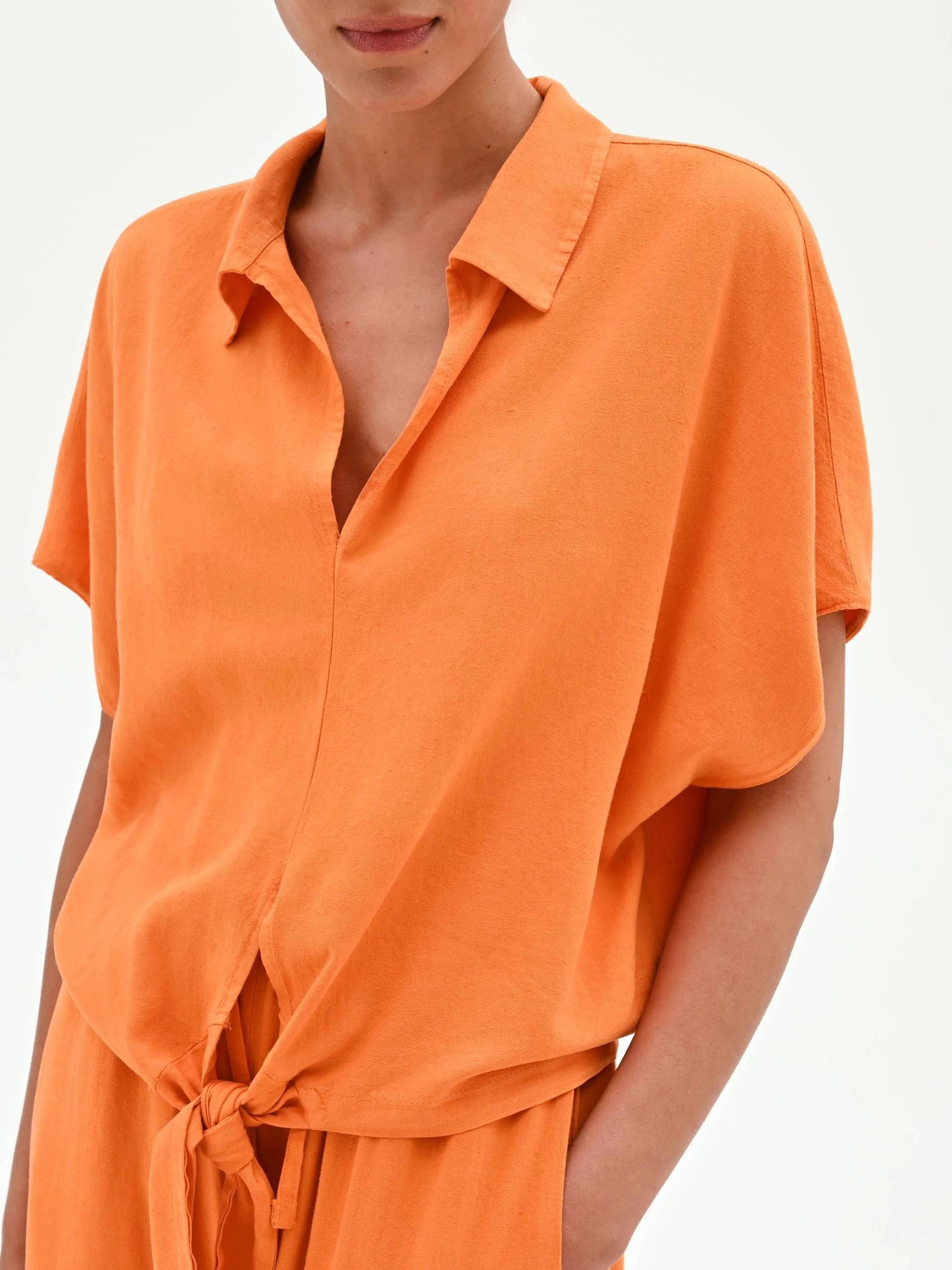 Camicia arancione in lino con nodo - Image 4
