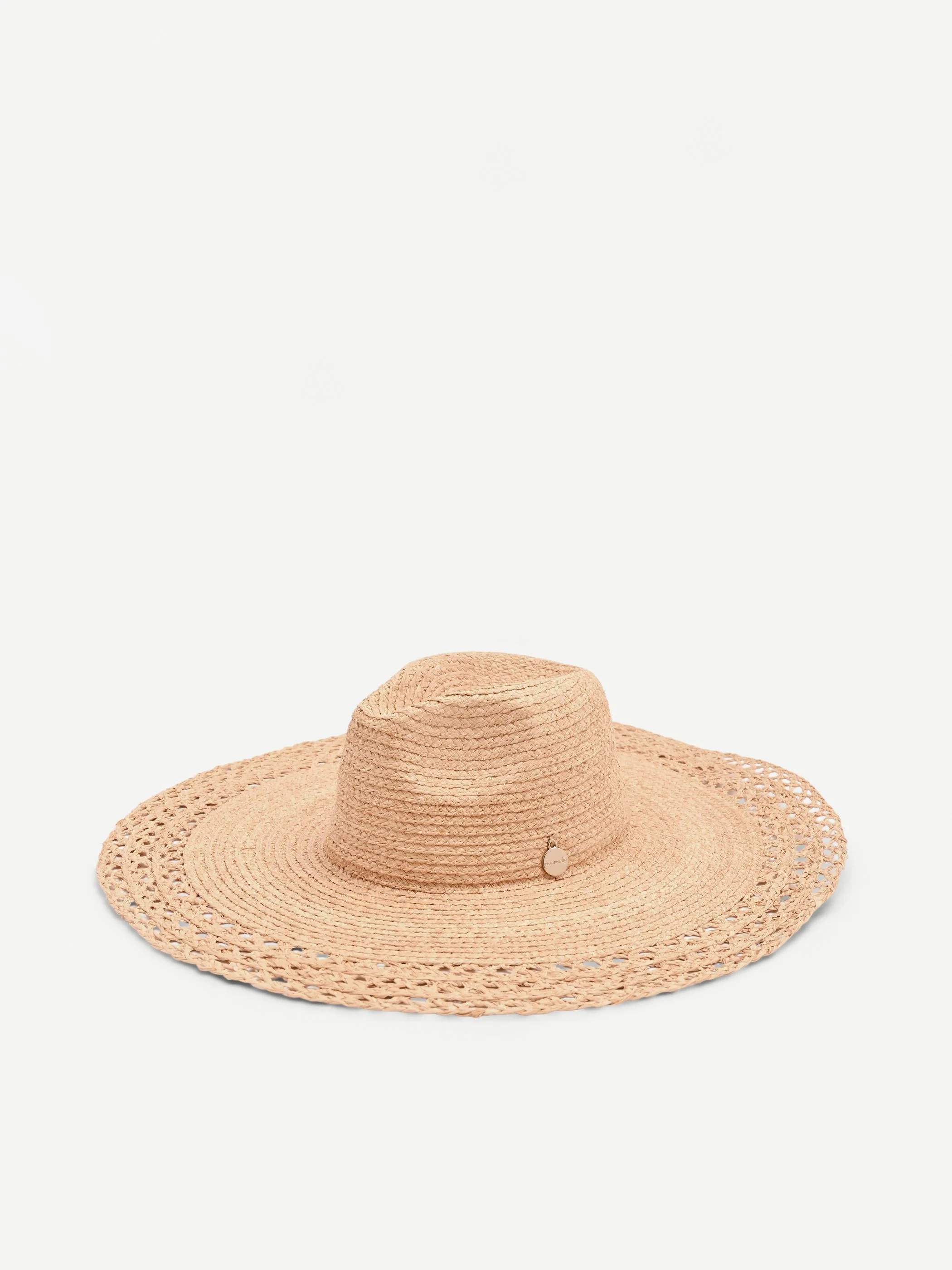 Cappello beige a tesa larga con lavorazione traforata