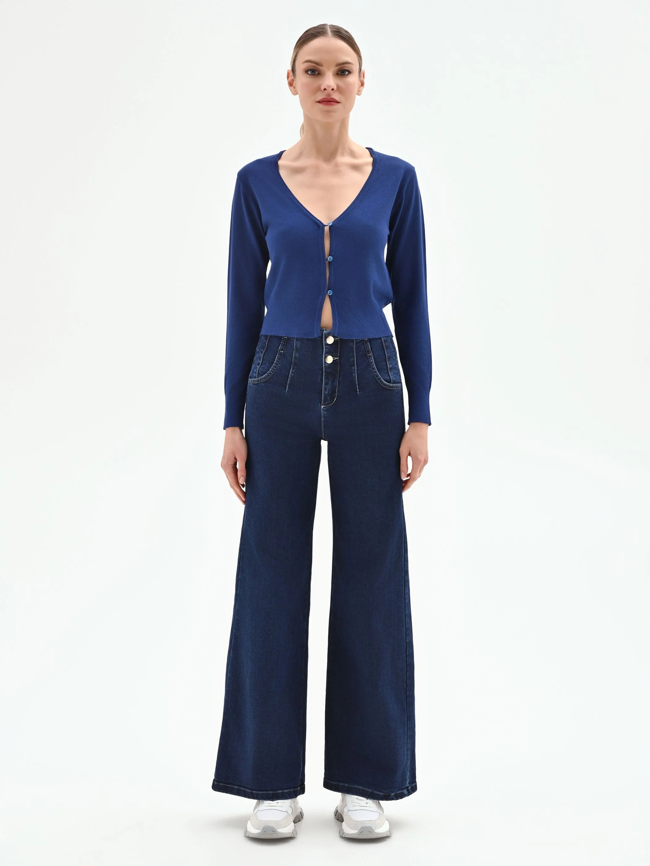 Cardigan blu brillante in maglia fine