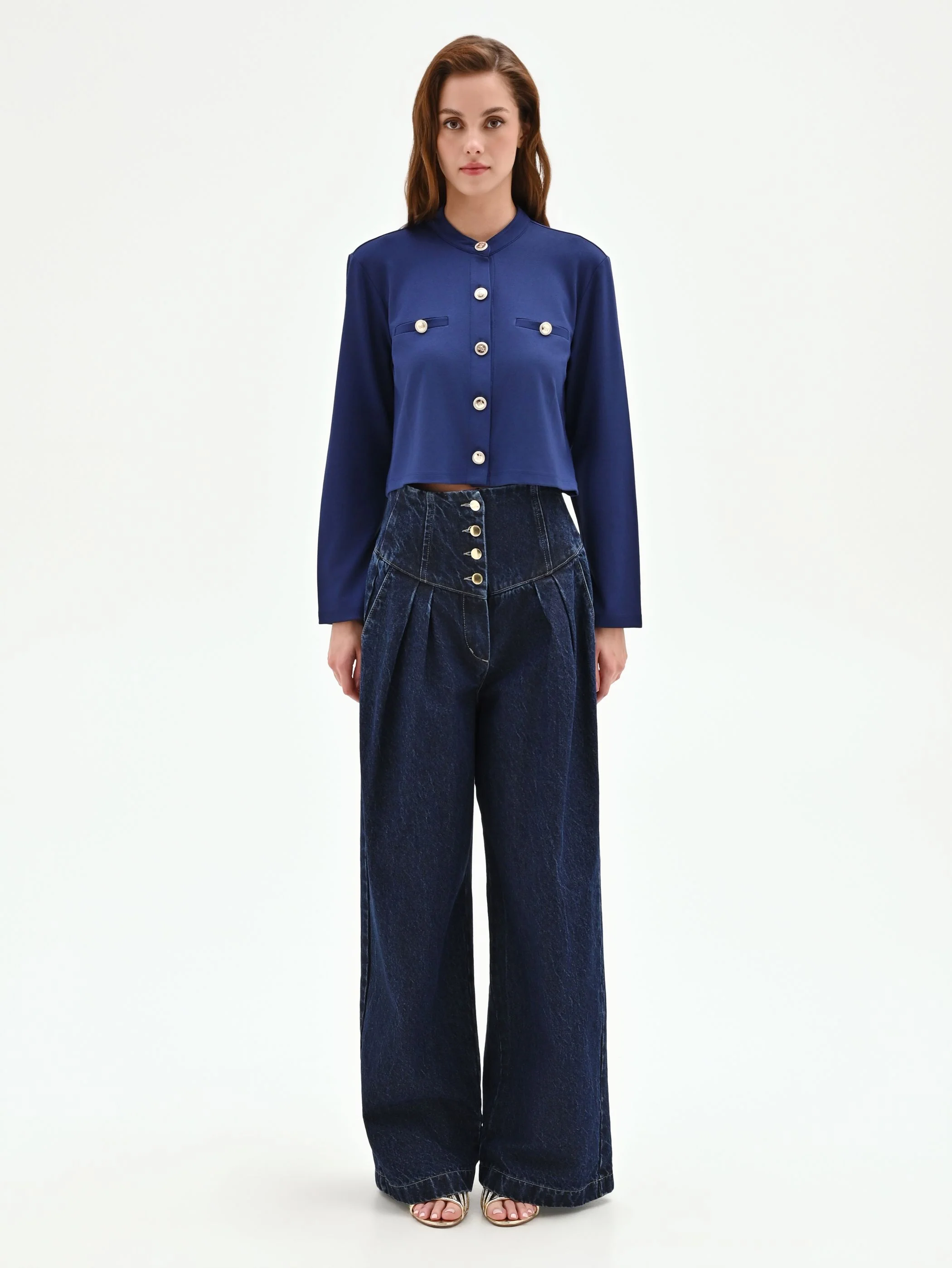 Cardigan blu morbido con bottoni dorati