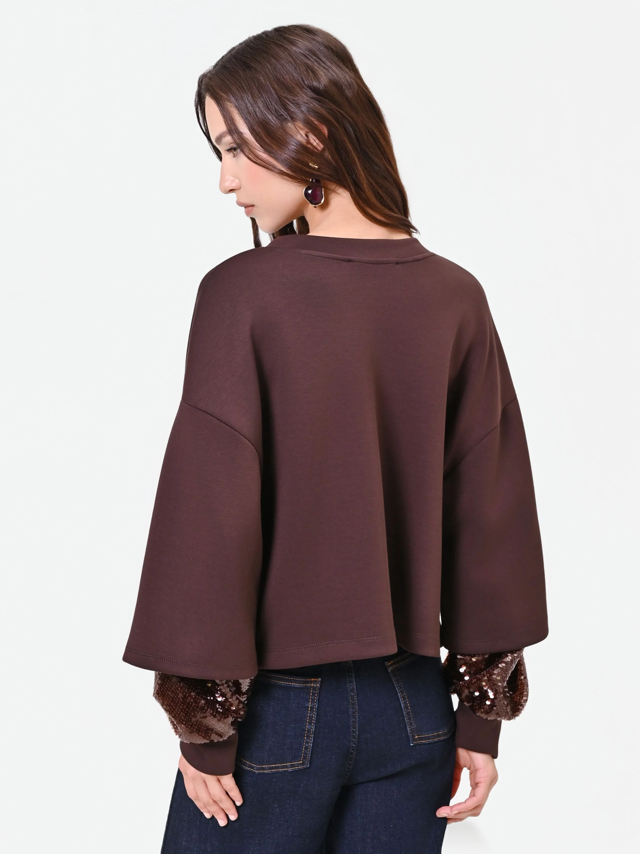 Felpa marrone con manica doppia in paillettes - Image 4
