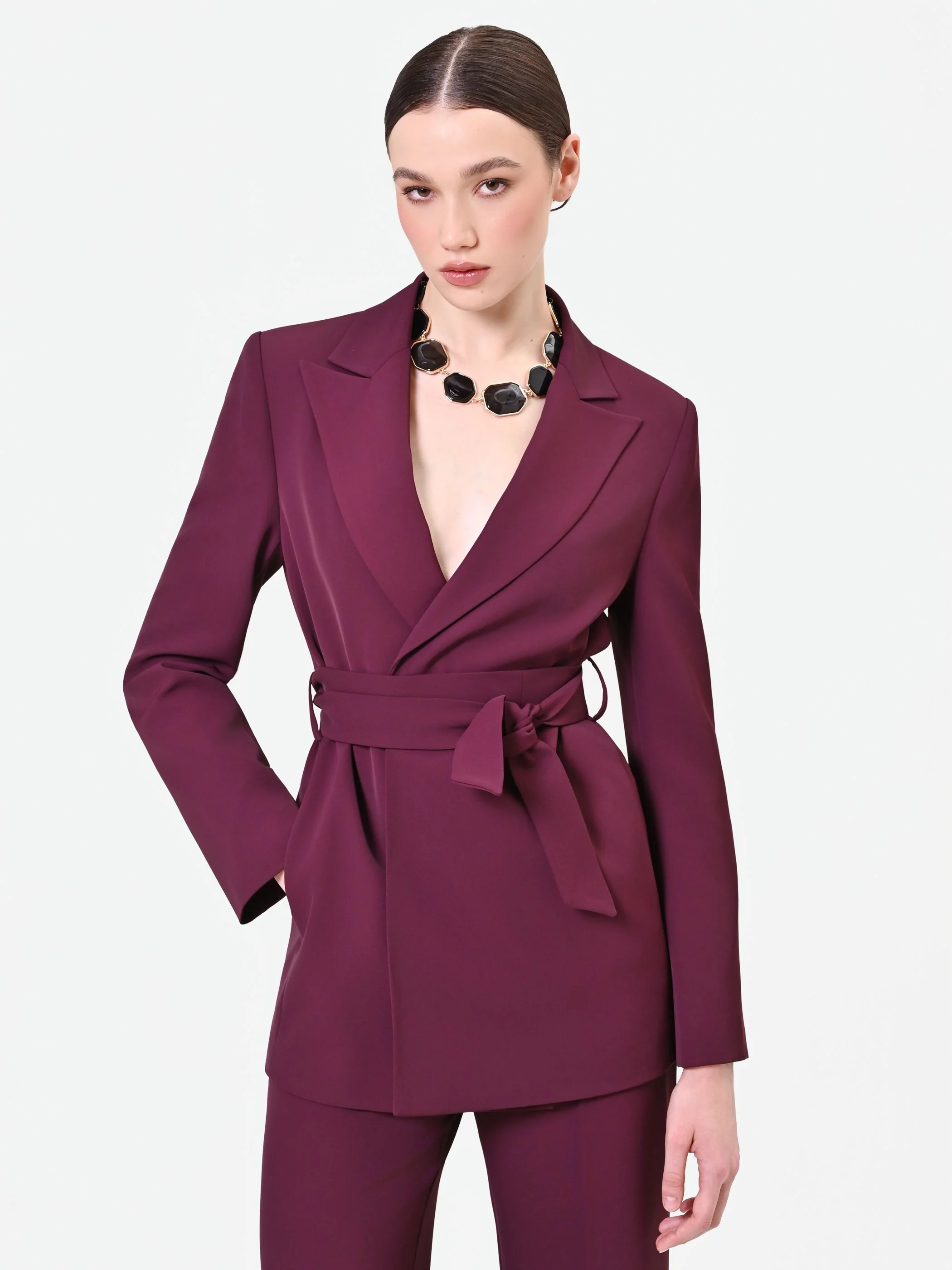 Giacca blazer bordeaux con cintura - Image 3