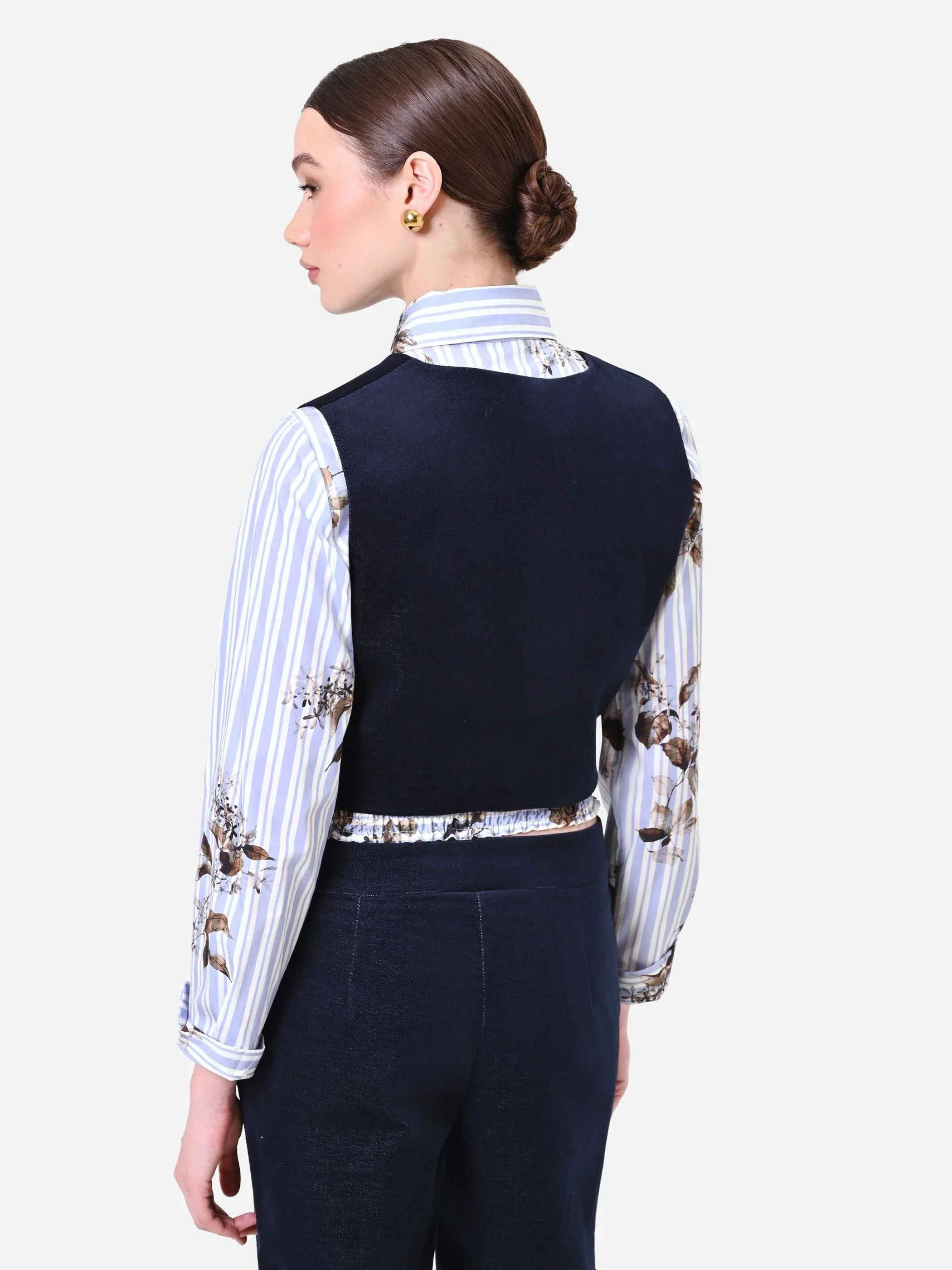 Gilet blu navy sagomato in velluto - Image 4