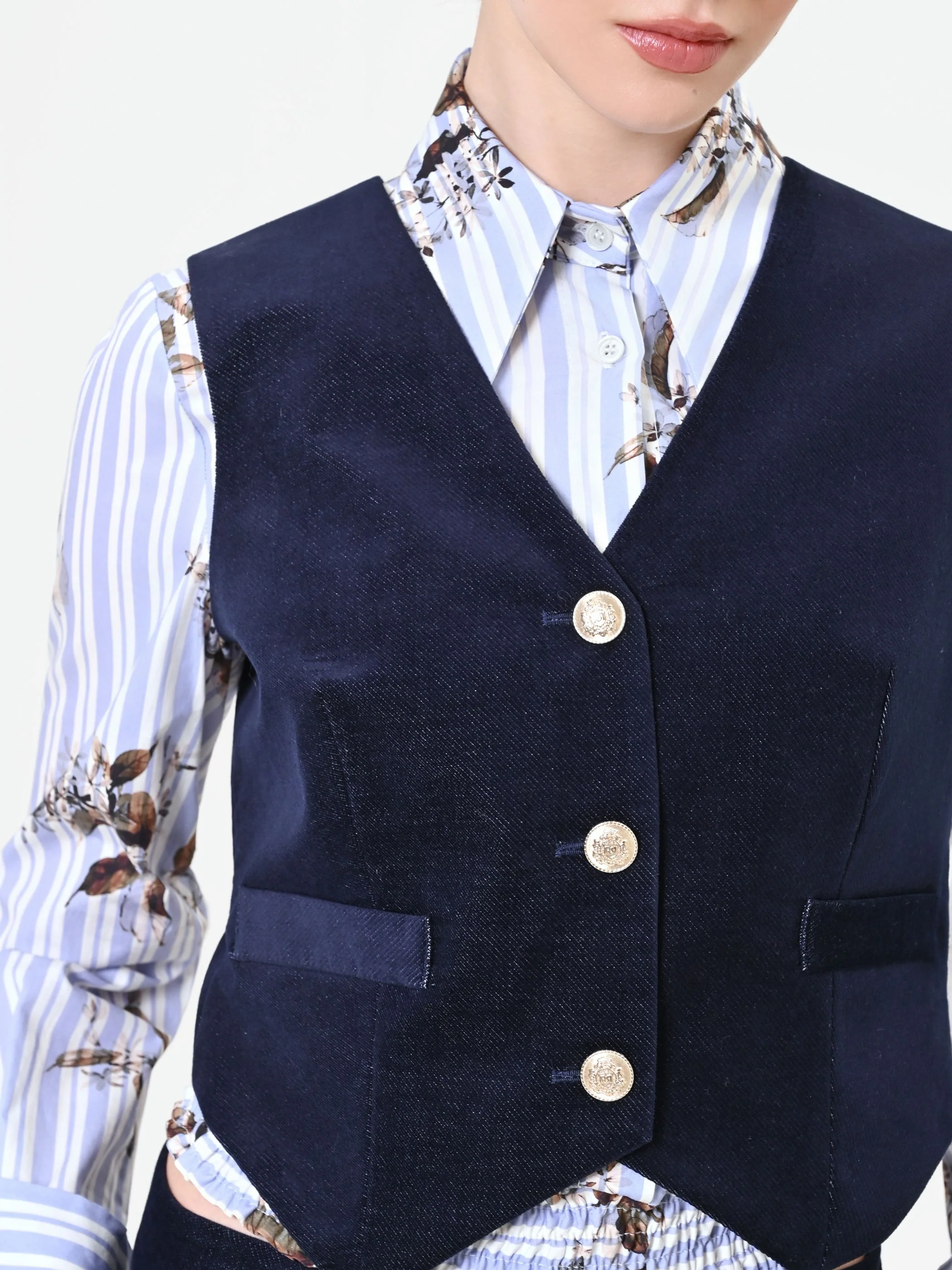 Gilet blu navy sagomato in velluto - Image 5