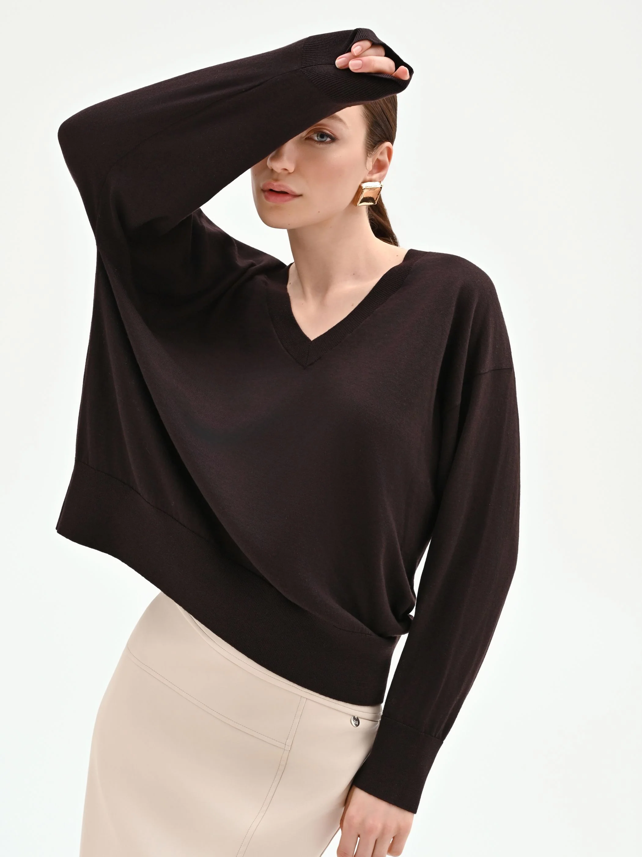Maglia color cioccolato con scollo a v