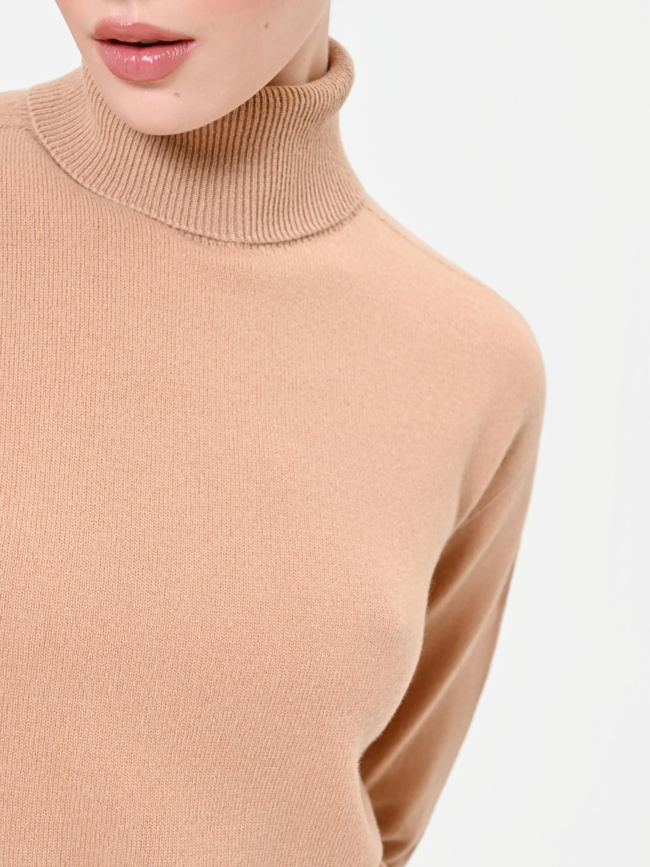 Maglia dolcevita cammello beige - Image 3
