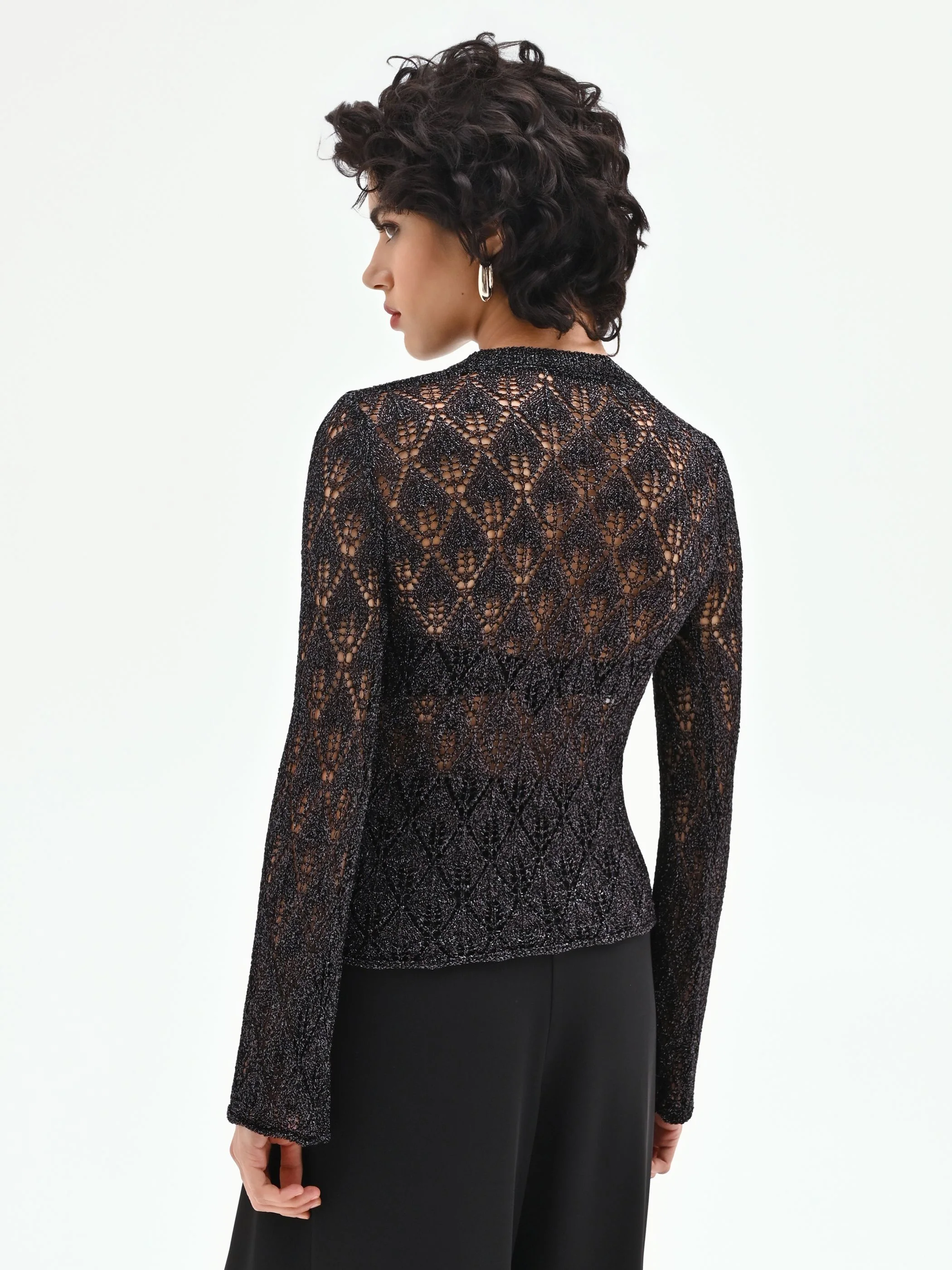 Maglia nera con lavorazione traforata e lurex