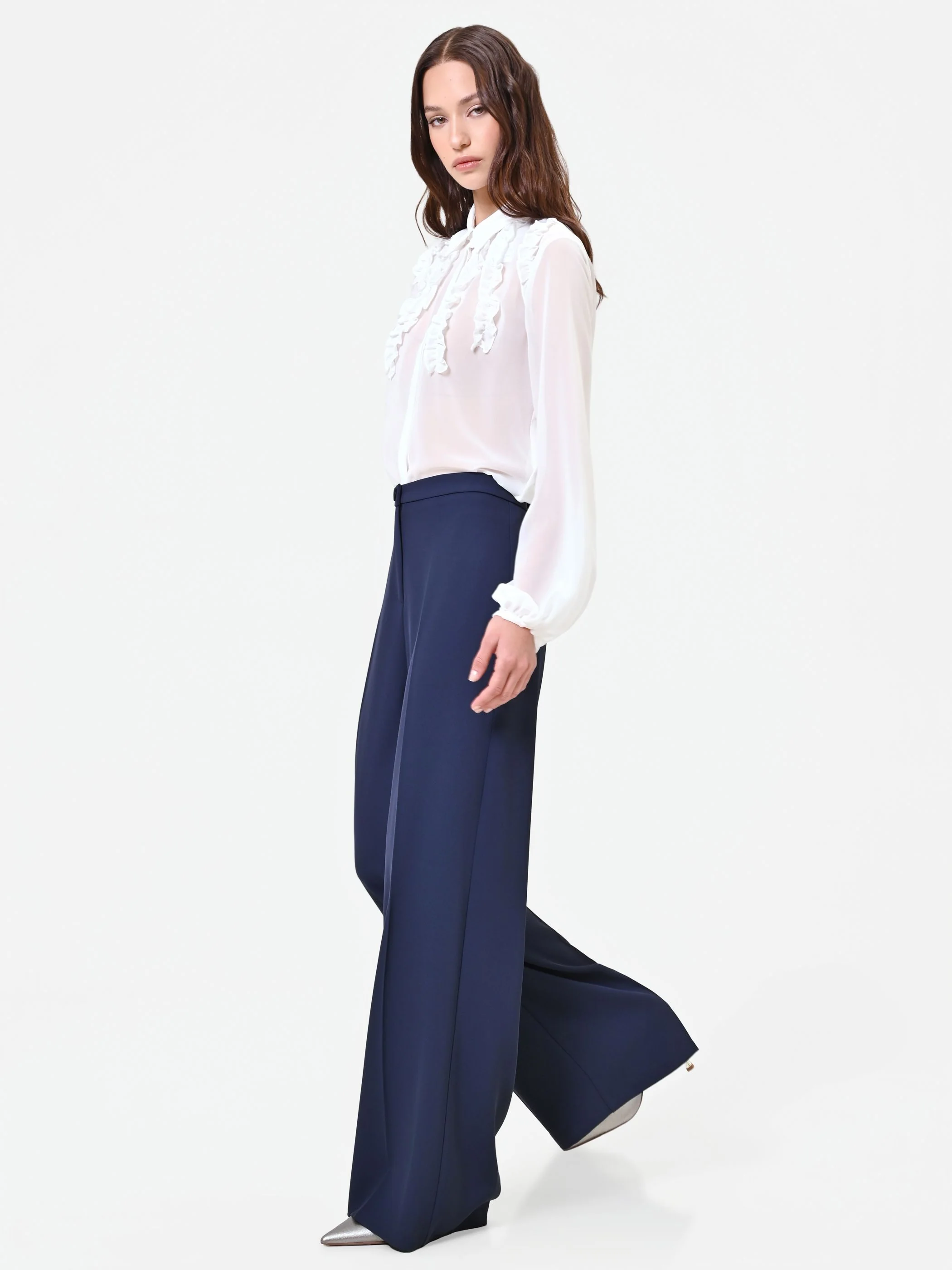 Pantalone a palazzo blu navy dalla linea fluida - Image 5