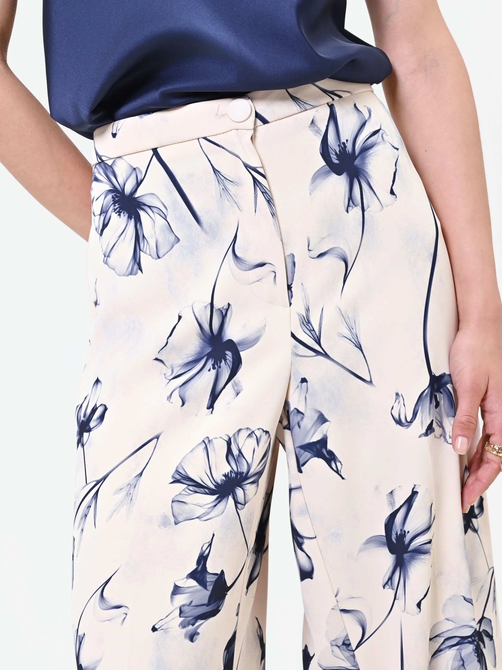 Pantalone a palazzo stampa floreale blu navy - Image 3