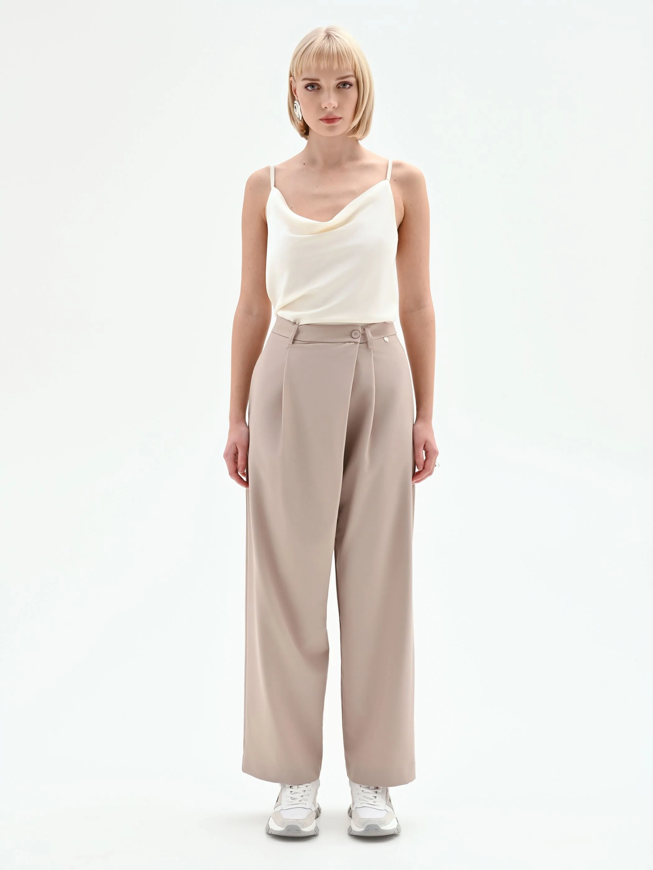 Pantalone carrot fit tortora beige a portafoglio