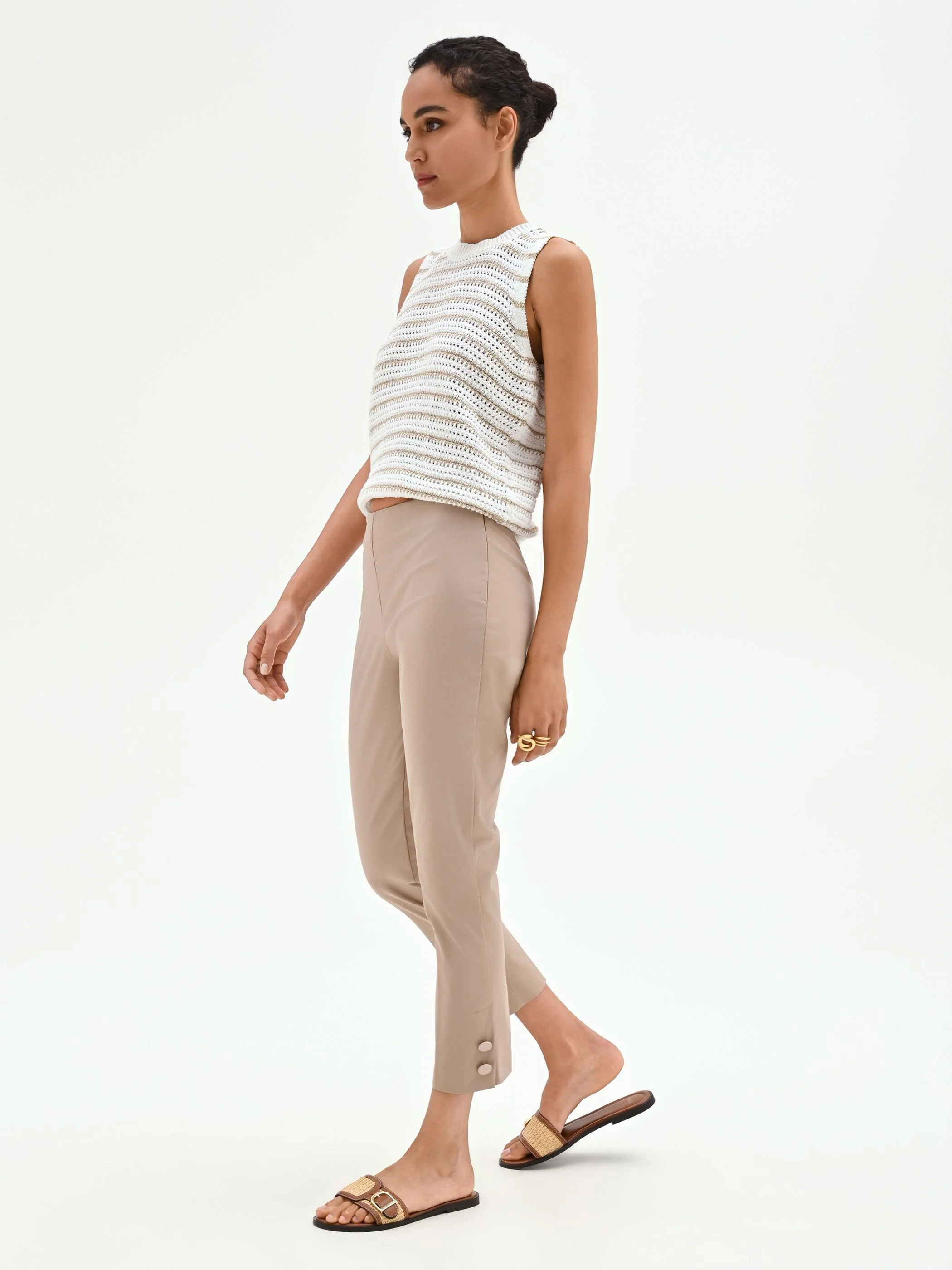Pantalone cropped tortora beige con spacchi in raso di cotone - Image 5