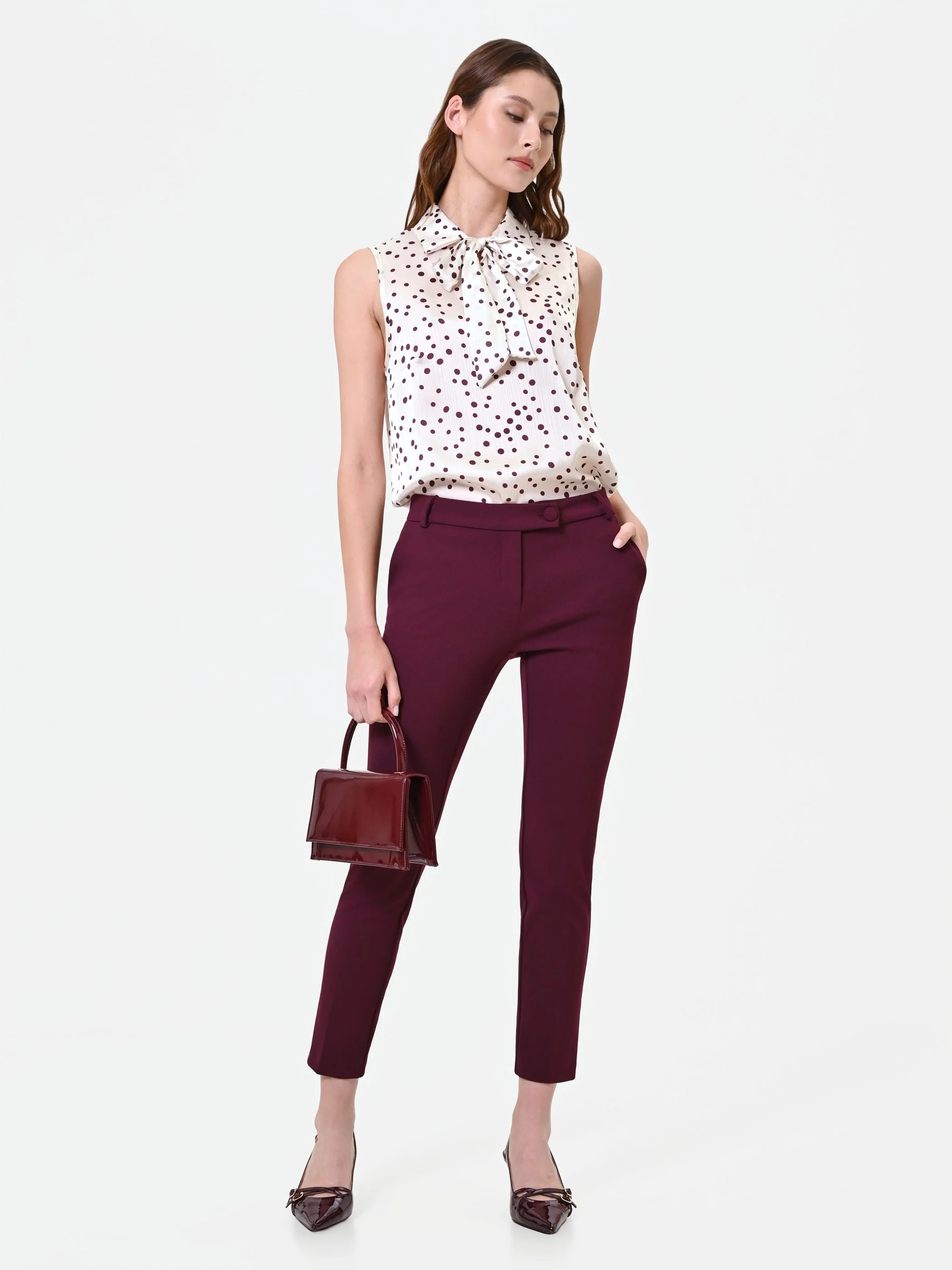 Pantaloni a sigaretta bordeaux rosso dalla linea essenziale - Image 6