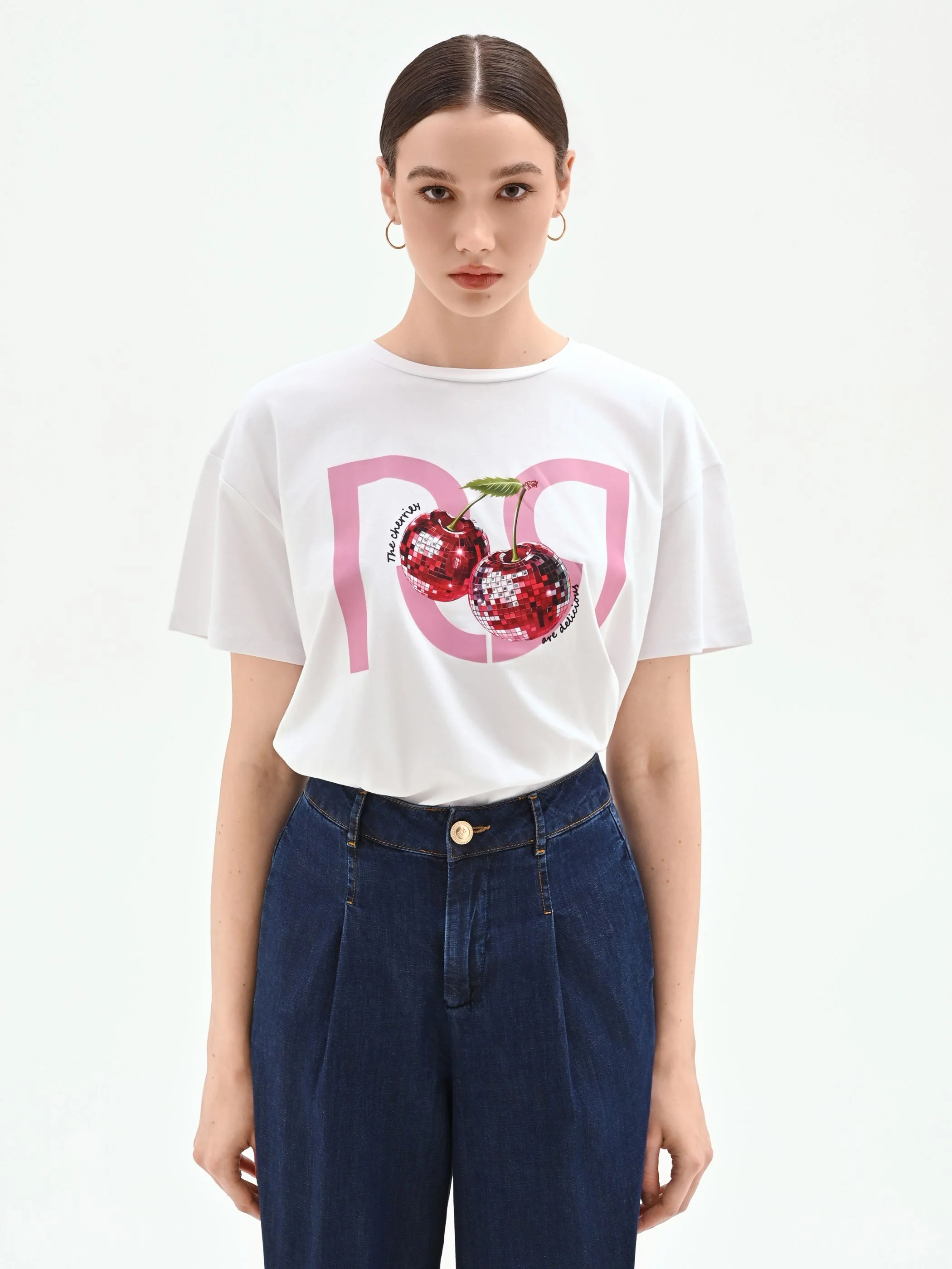 T-shirt bianca con stampa ciliegie - Image 2