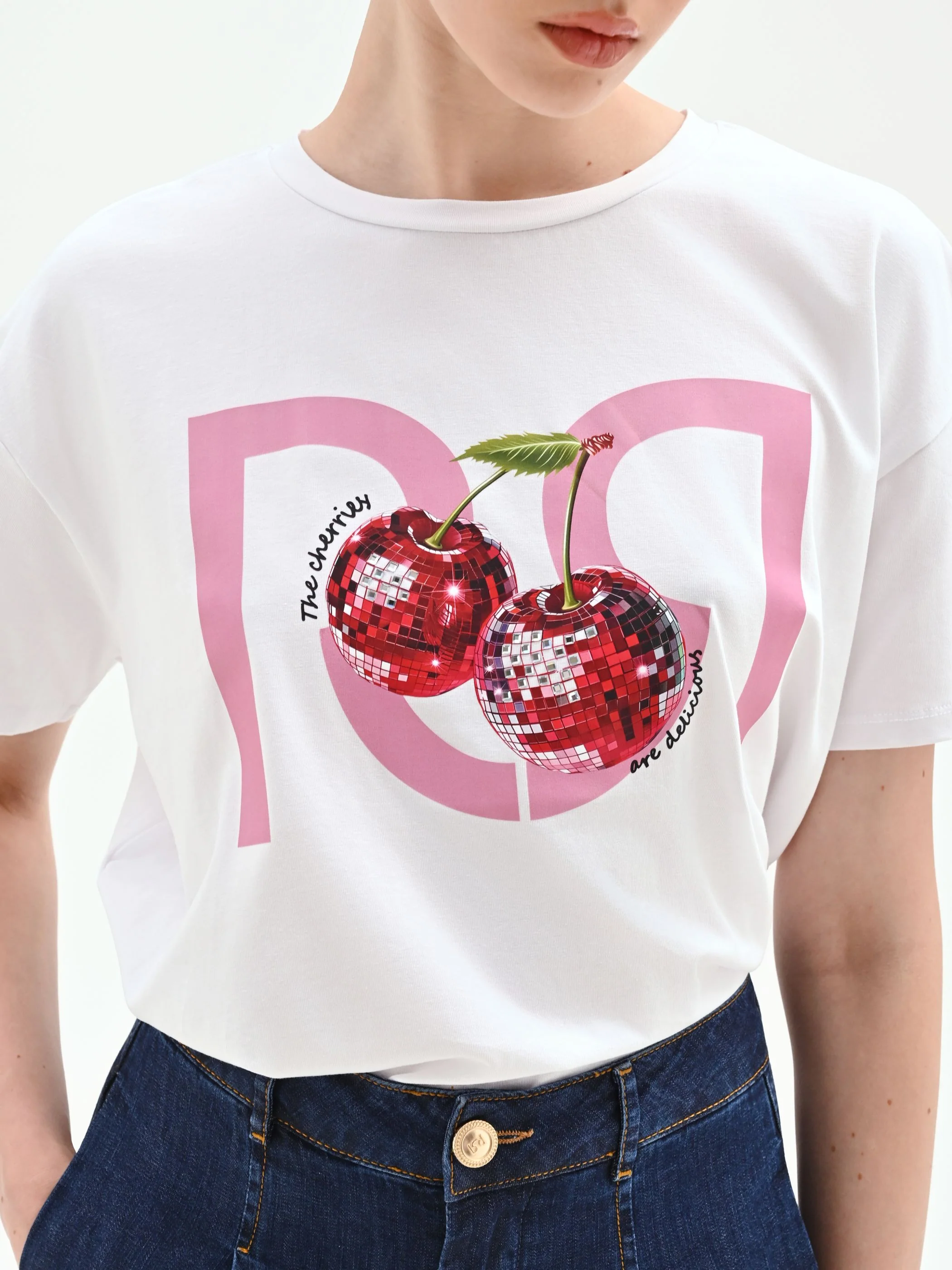 T-shirt bianca con stampa ciliegie - Image 4
