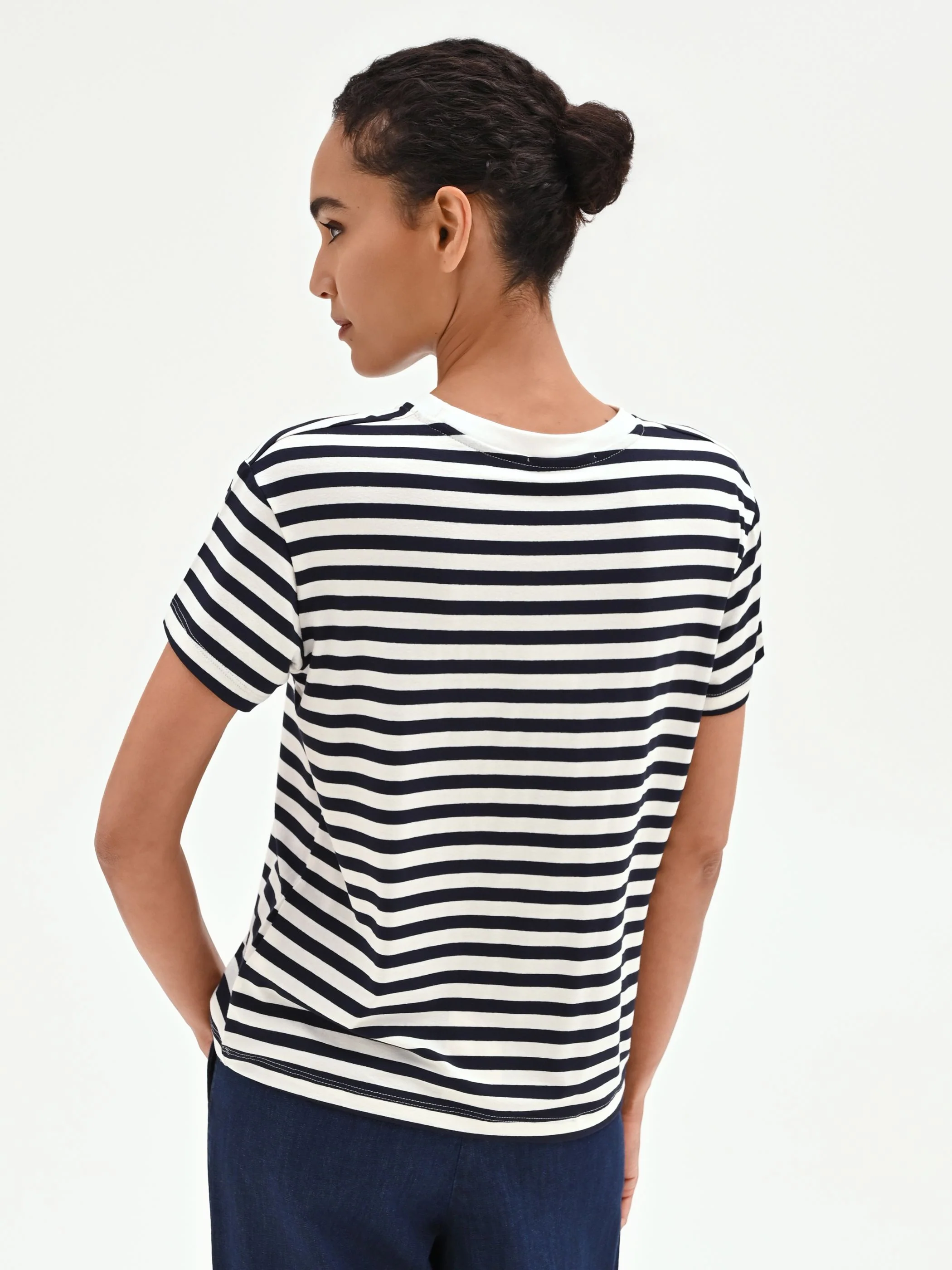 T-shirt blu a righe con patch cuore - Image 3