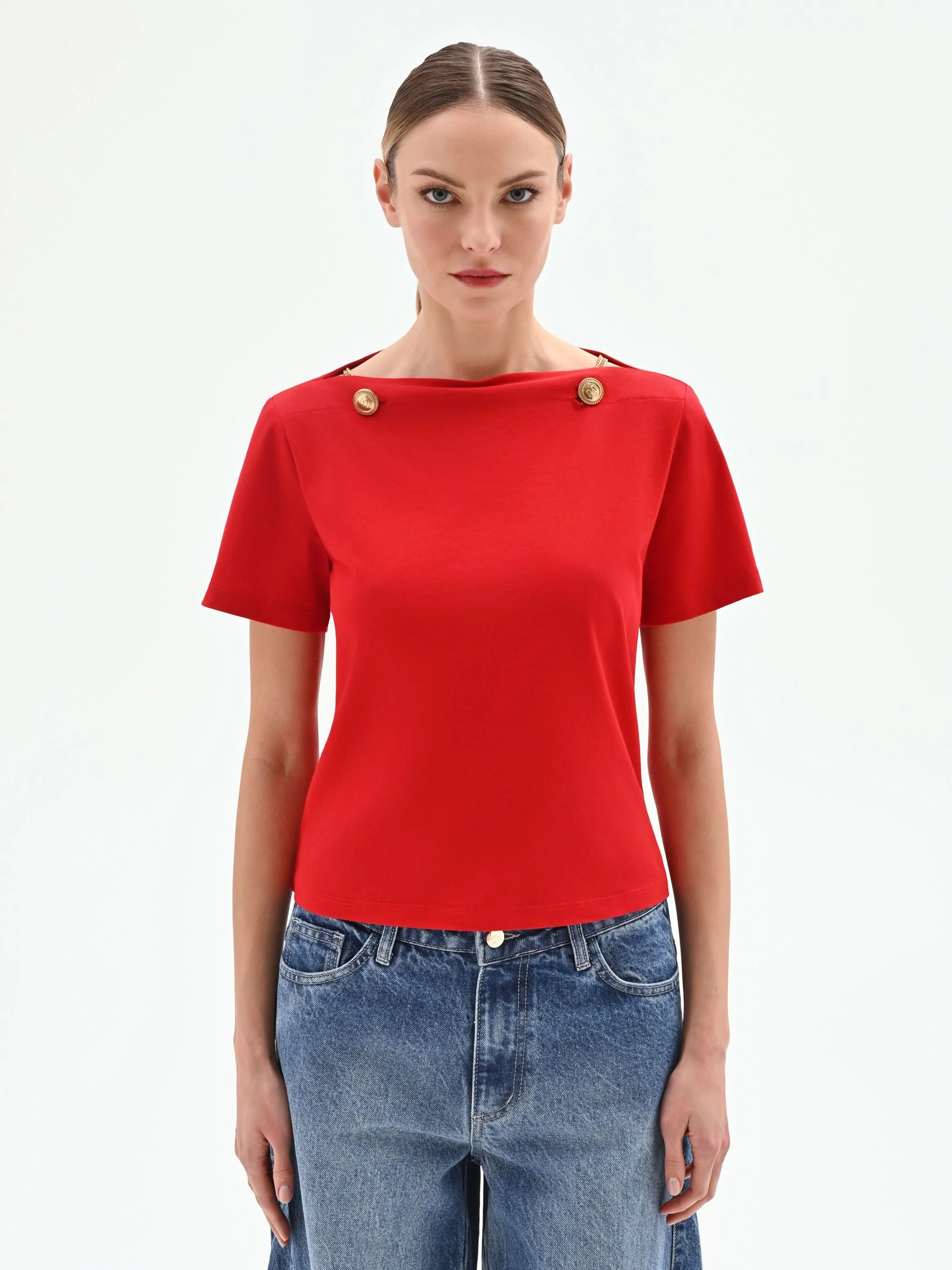T-shirt rossa con dettagli oro - Image 2