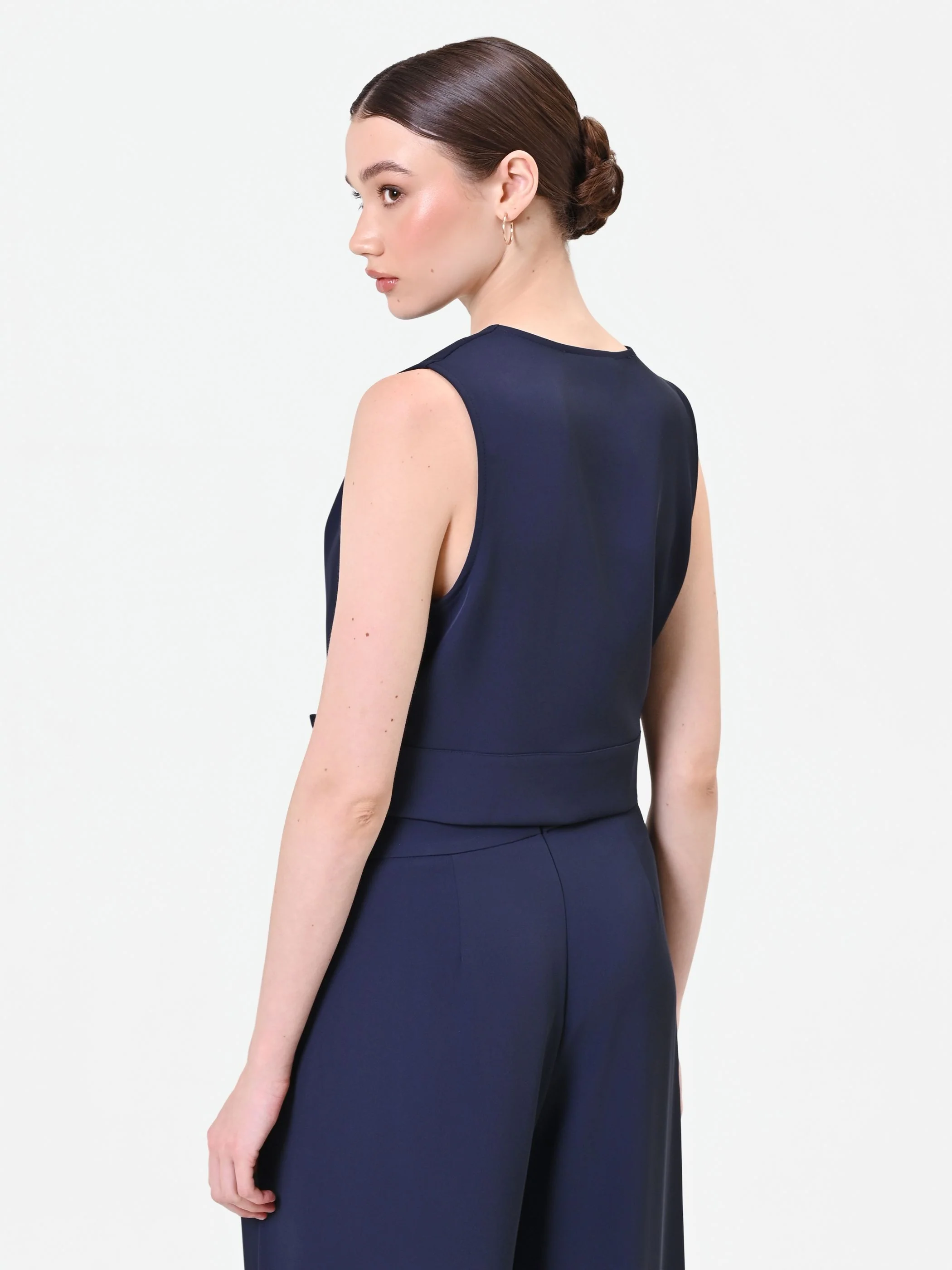 Top blu navy con incrocio e bottone design - Image 5