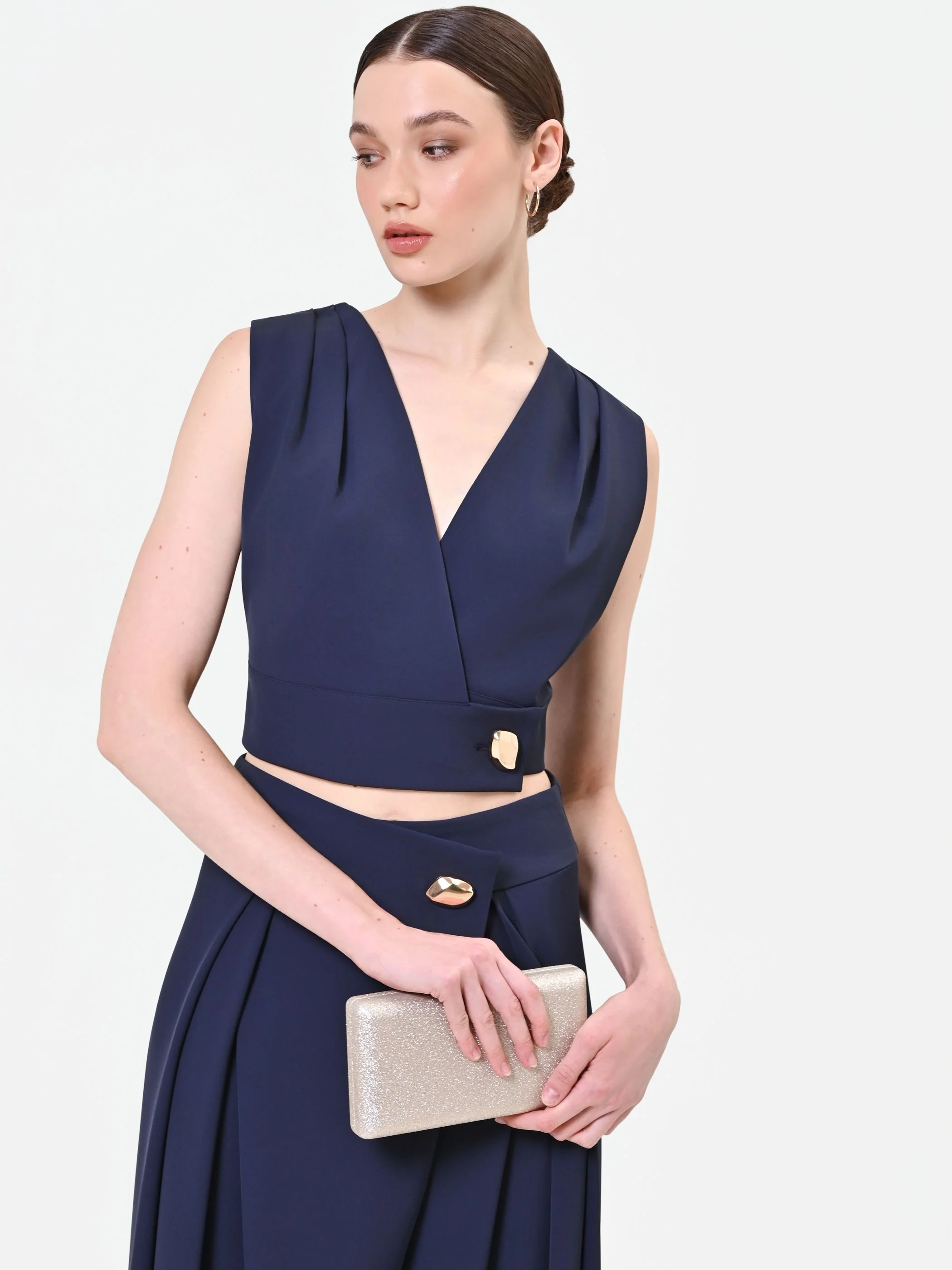 Top blu navy con incrocio e bottone design - Image 6