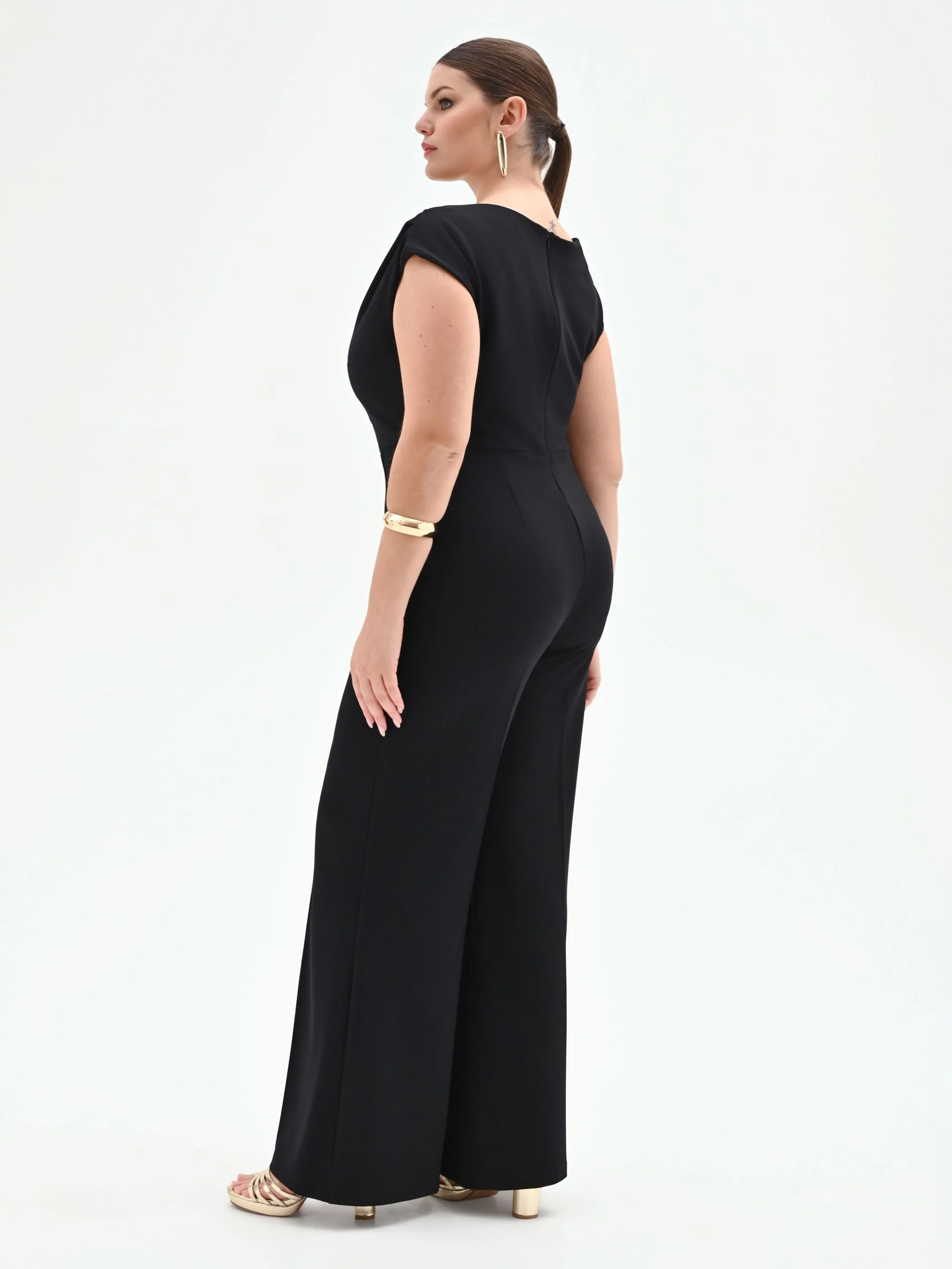 Tuta nera curvy con scollo asimmetrico - Image 2